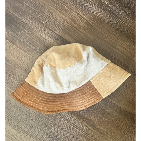 Free People Suede Bucket Hat

Tag has been removed, but never wore!! - Picture 2 of 4